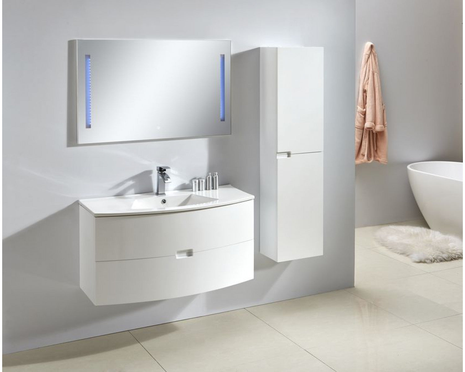 Badezimmer-Hochschrank Leeds, weißer Hochschrank mit offenen Fächern