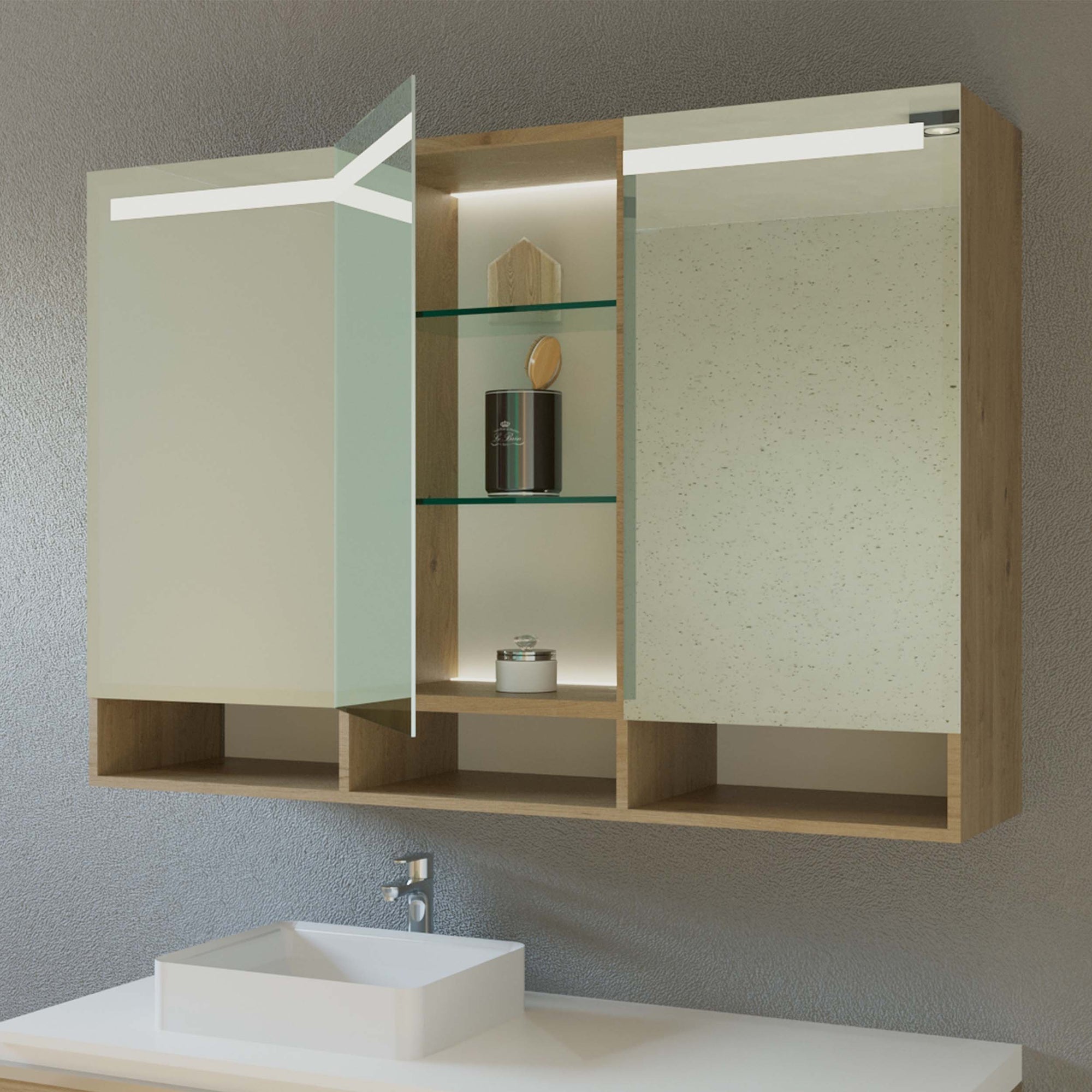 Bad-Spiegelschrank, geöffnet, mit LED-Leiste, Glasablagen und Spiegelrückwand im Holzrahmen