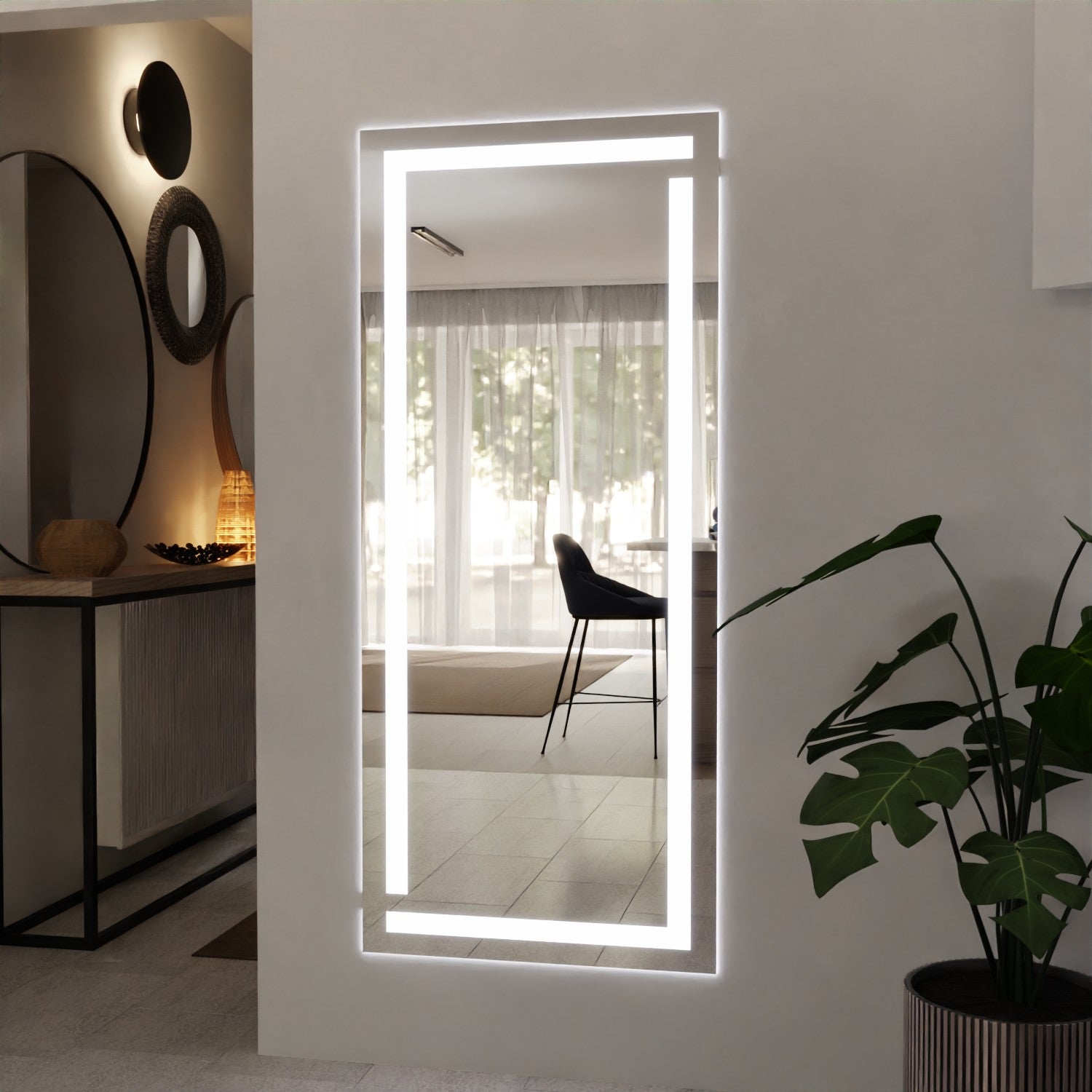 Rechteckiger LED-Flurspiegel mit umlaufender Lichtkante und klarem Spiegel