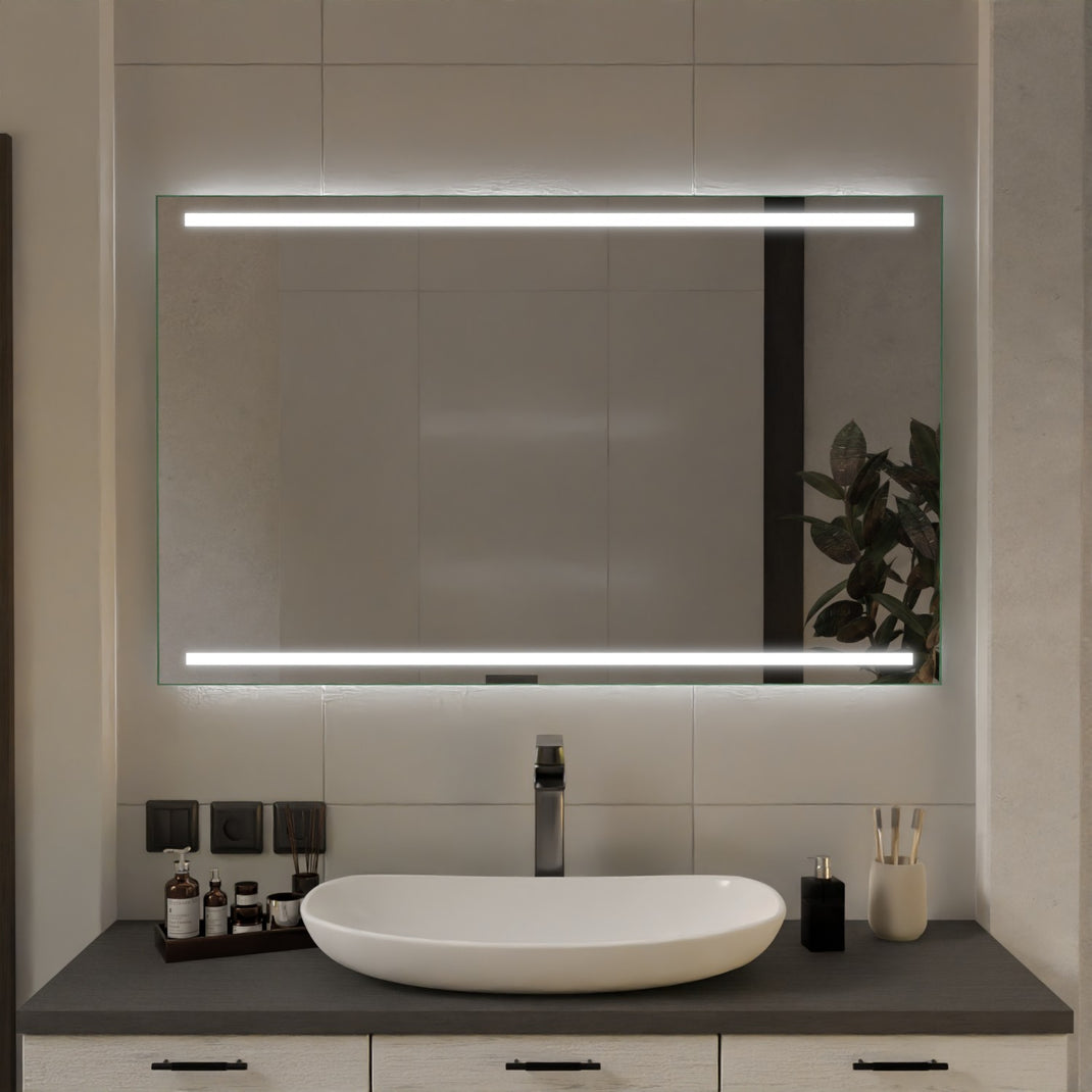 LED-Spiegel mit rechteckigem Rahmen und integrierten LED-Leuchtleisten, spiegelnd