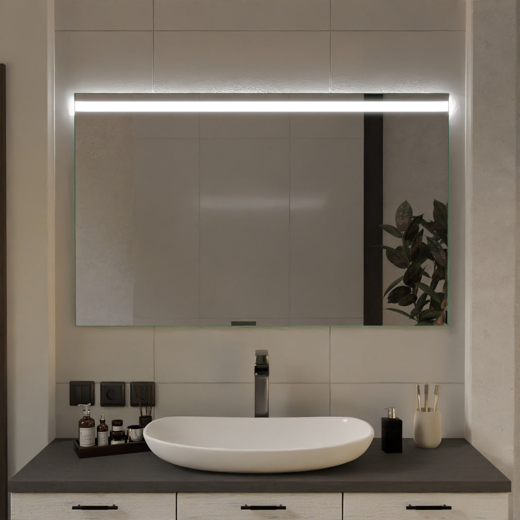 Beleuchteter Badspiegel mit LED-Lichtleiste, rechteckig, in Wand über Waschtisch
