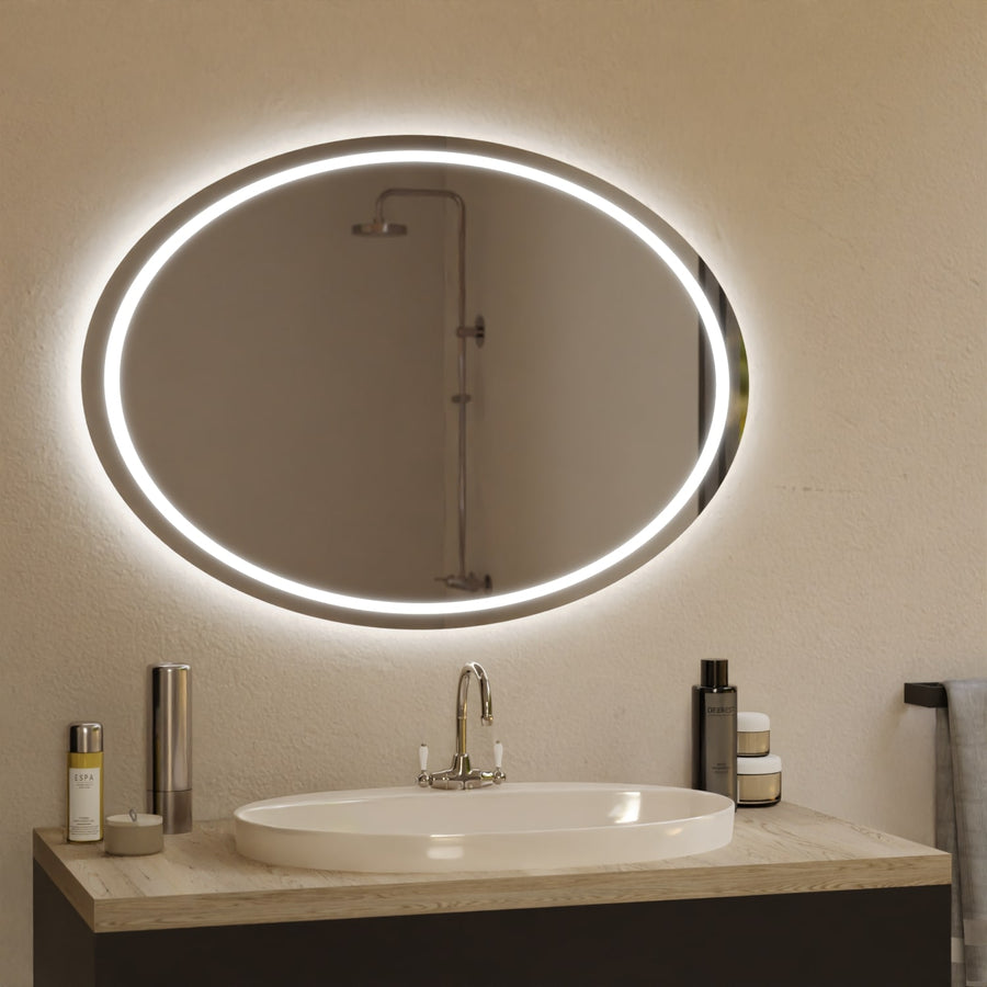 Ovaler LED-Spiegel über Waschbecken mit sichtbarer Montage und Lichtsaum