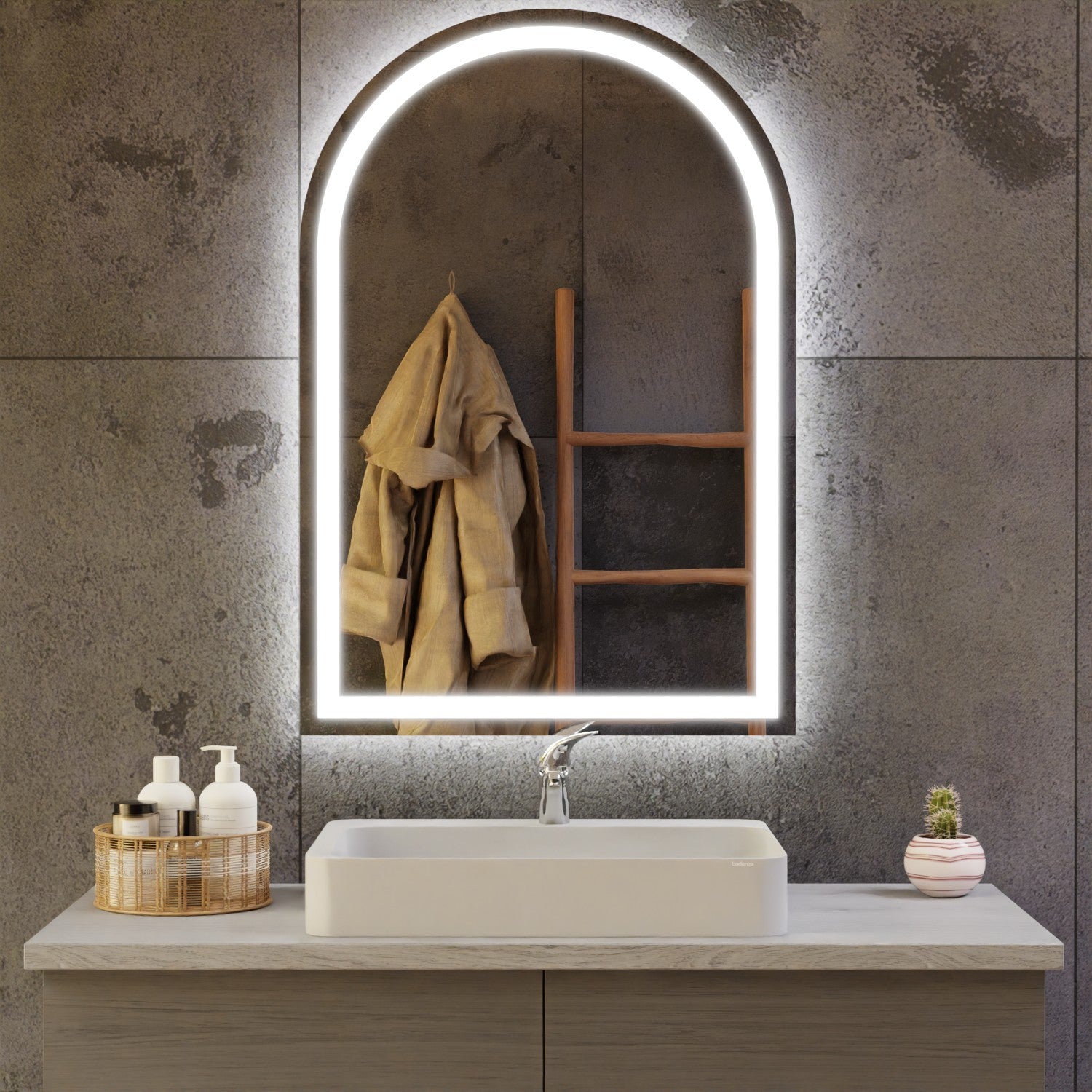 Wandspiegel mit Rundbogen nach Maß beleuchtet - Jonah 2