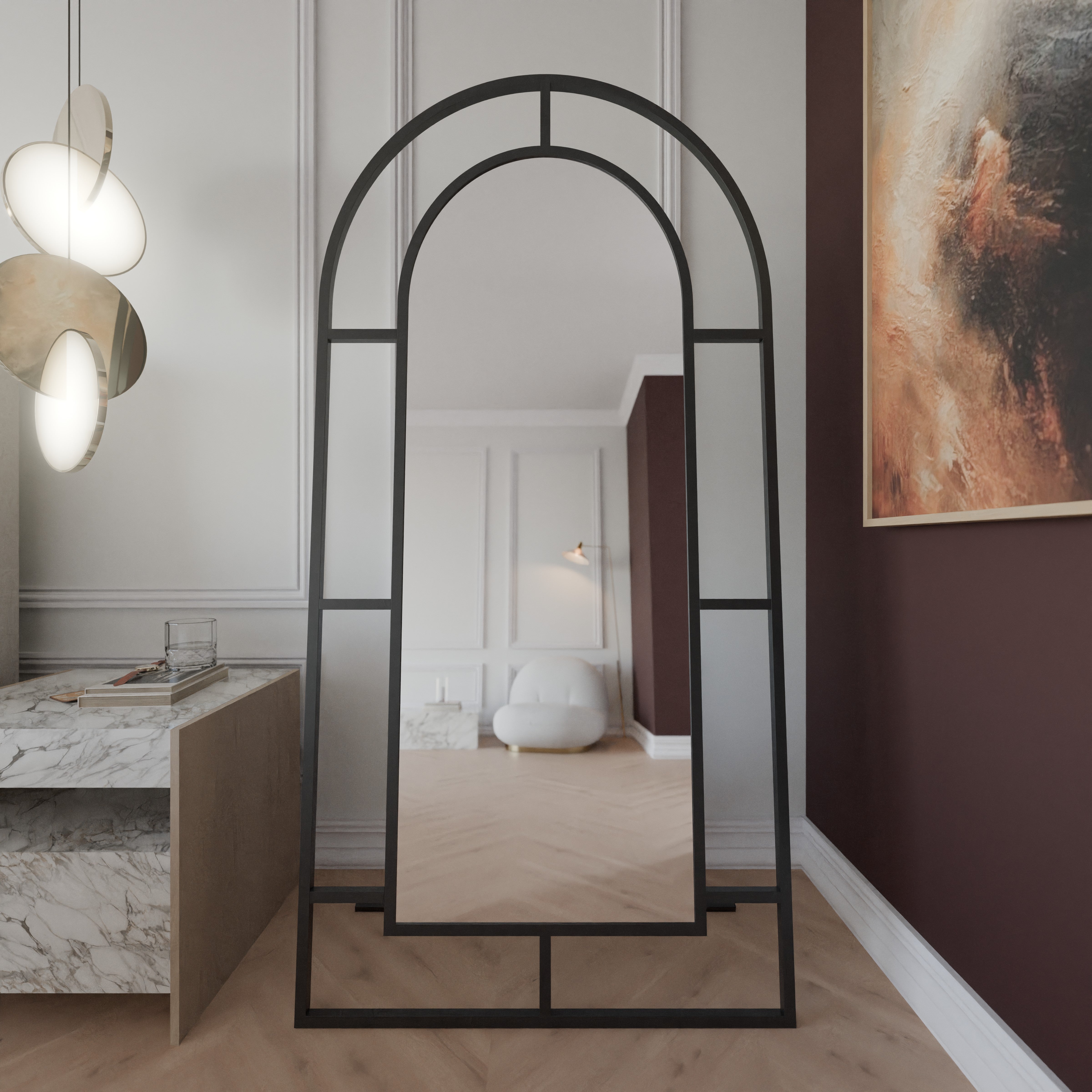 Bellator freistehender Ganzkörperspiegel mit schwarzem Metallrahmen in Bogenform und Streben-Design, Frontansicht im Raum.