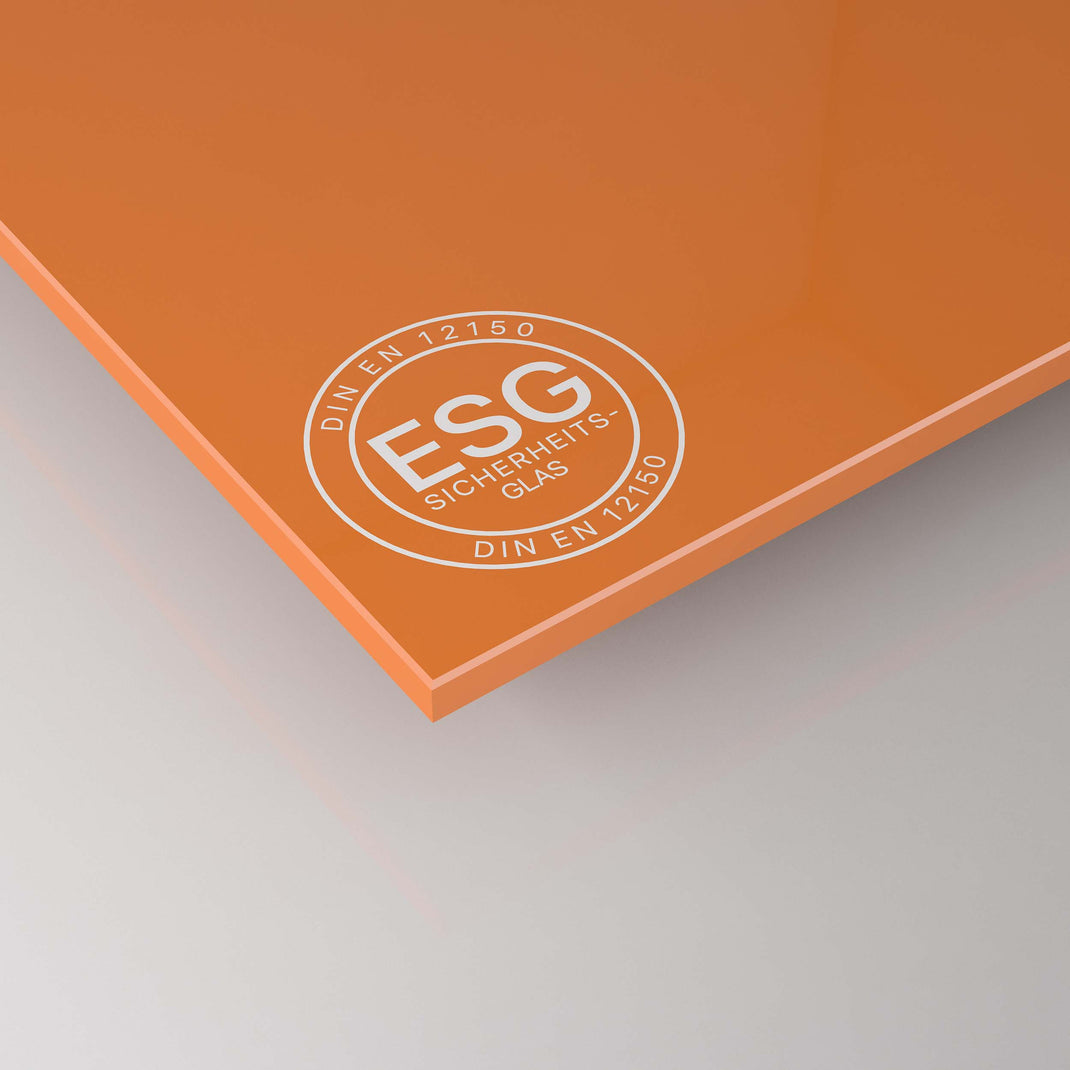 Orangefarbenes ESG-Sicherheitsglas mit Ecke und ESG-Siegel