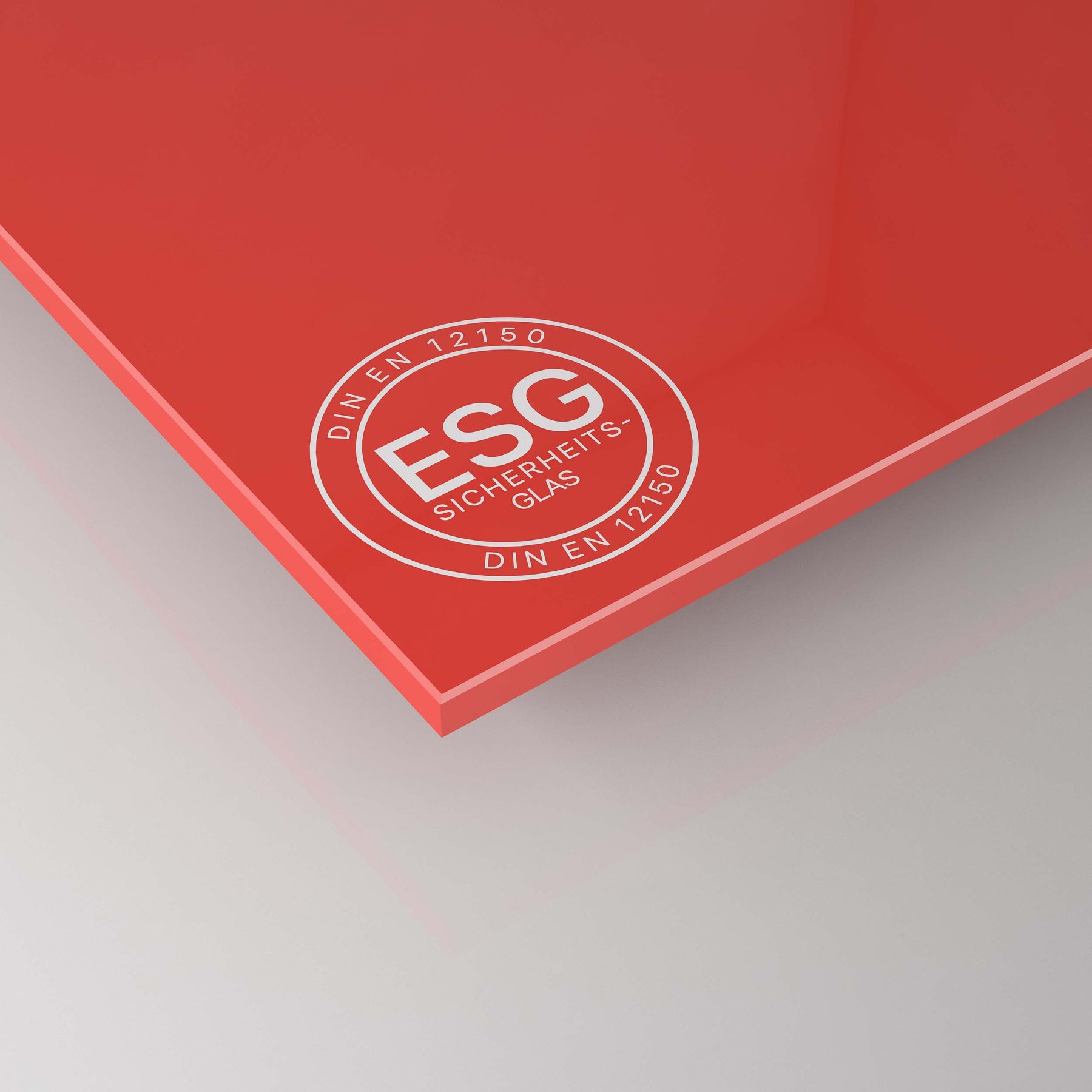 Rot lackiertes ESG-Glas mit ESG-Sicherheitsglas-Stempel