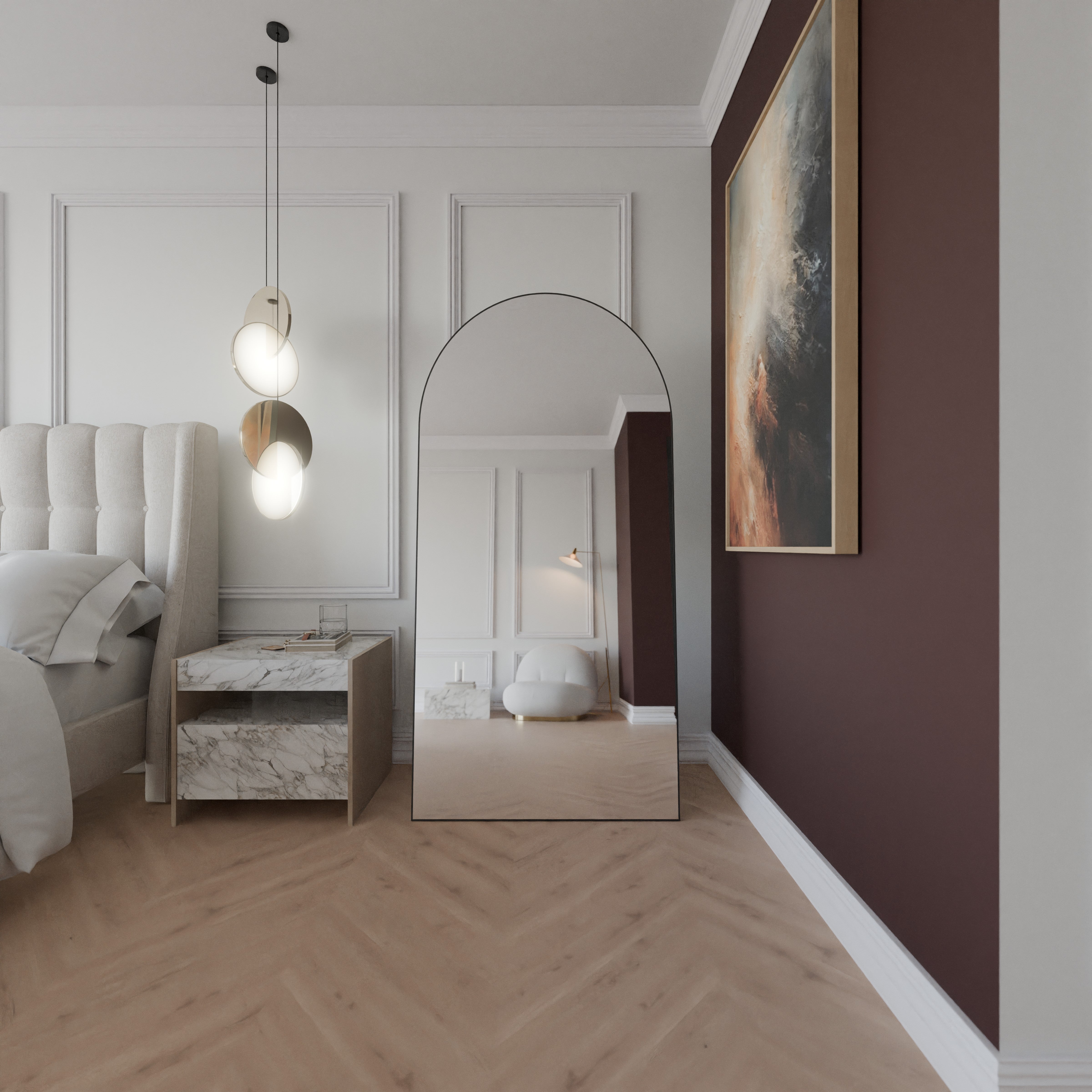 Großer Bogen-Ganzkörperspiegel nach Maß, freistehend im Schlafzimmer, klare Spiegelung und minimalistisches Design mit dünnem schwarzem Rahmen.