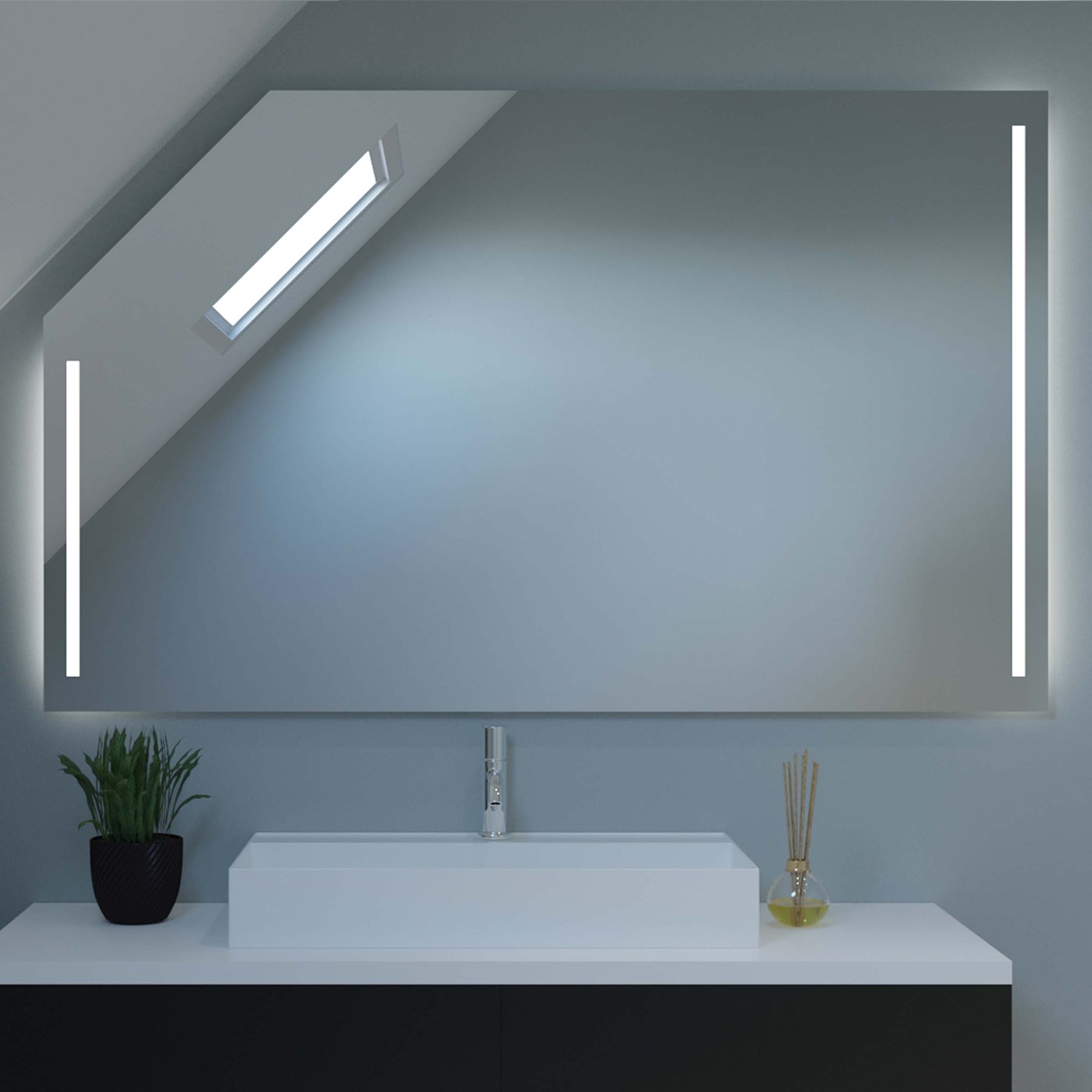 Spiegel für Dachschräge mit LED-Streifen, rechteckig, über weißem Waschbecken mit Armatur
