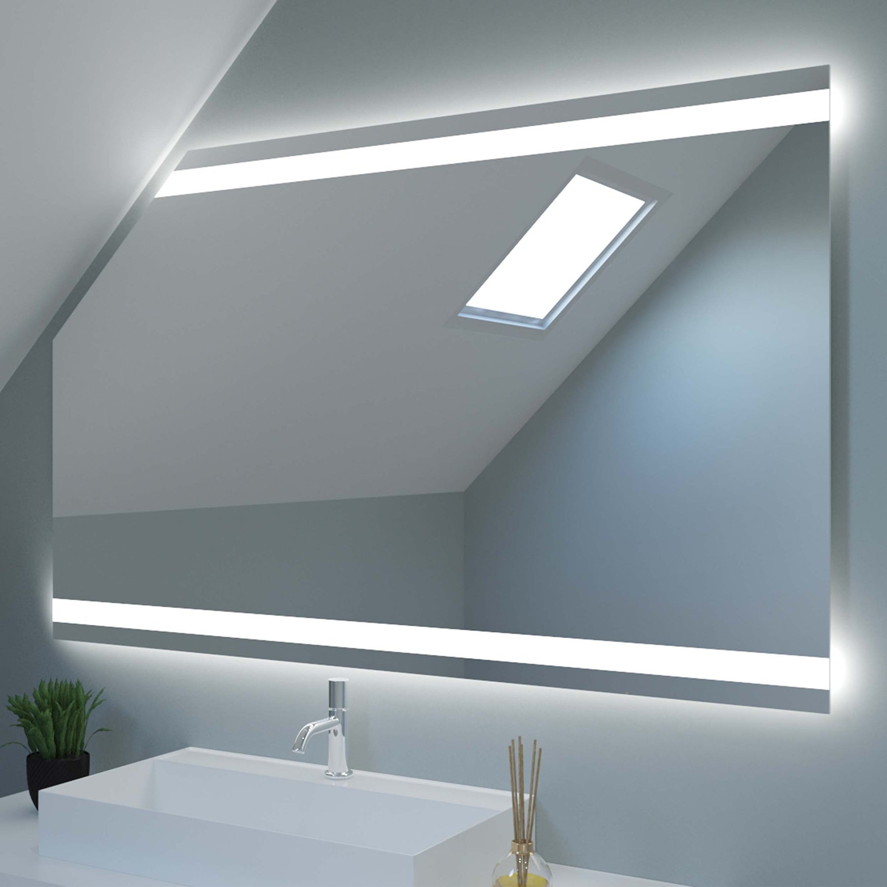 Spiegel für die Dachschräge mit LED-Lichtleiste, breiter Unterkante
