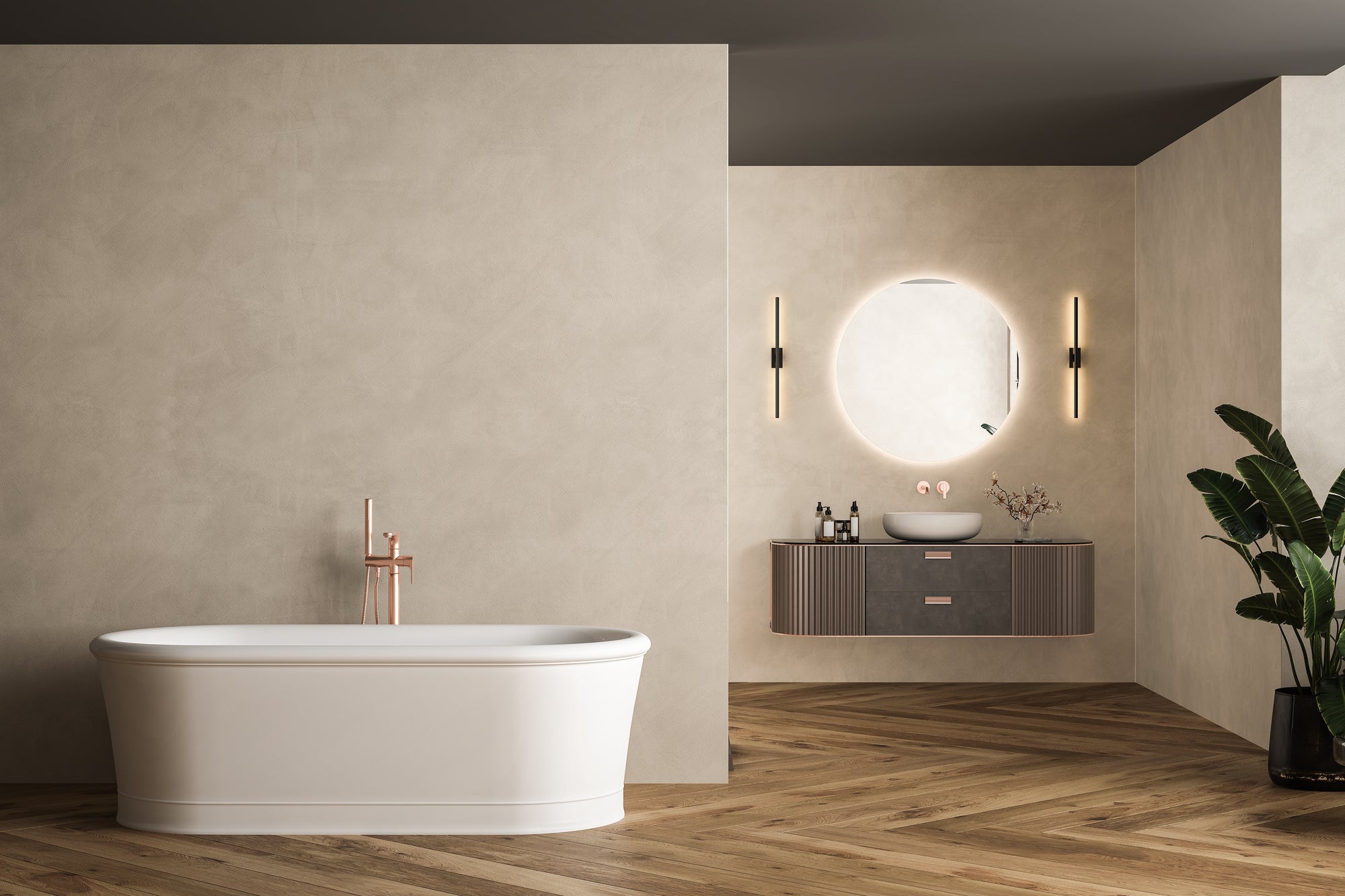 Modernes Badezimmer mit rundem LED-Badspiegel von Spiegelmax, der über einem eleganten Waschtisch mit dunkler Front schwebt. Rechts steht eine große grüne Zimmerpflanze, links befindet sich eine freistehende Badewanne mit Armaturen in Roségold. Warme Beige-Töne, Holzoptik-Boden und minimalistische Wandlampen verleihen dem Raum ein hochwertiges, ruhiges Ambiente.