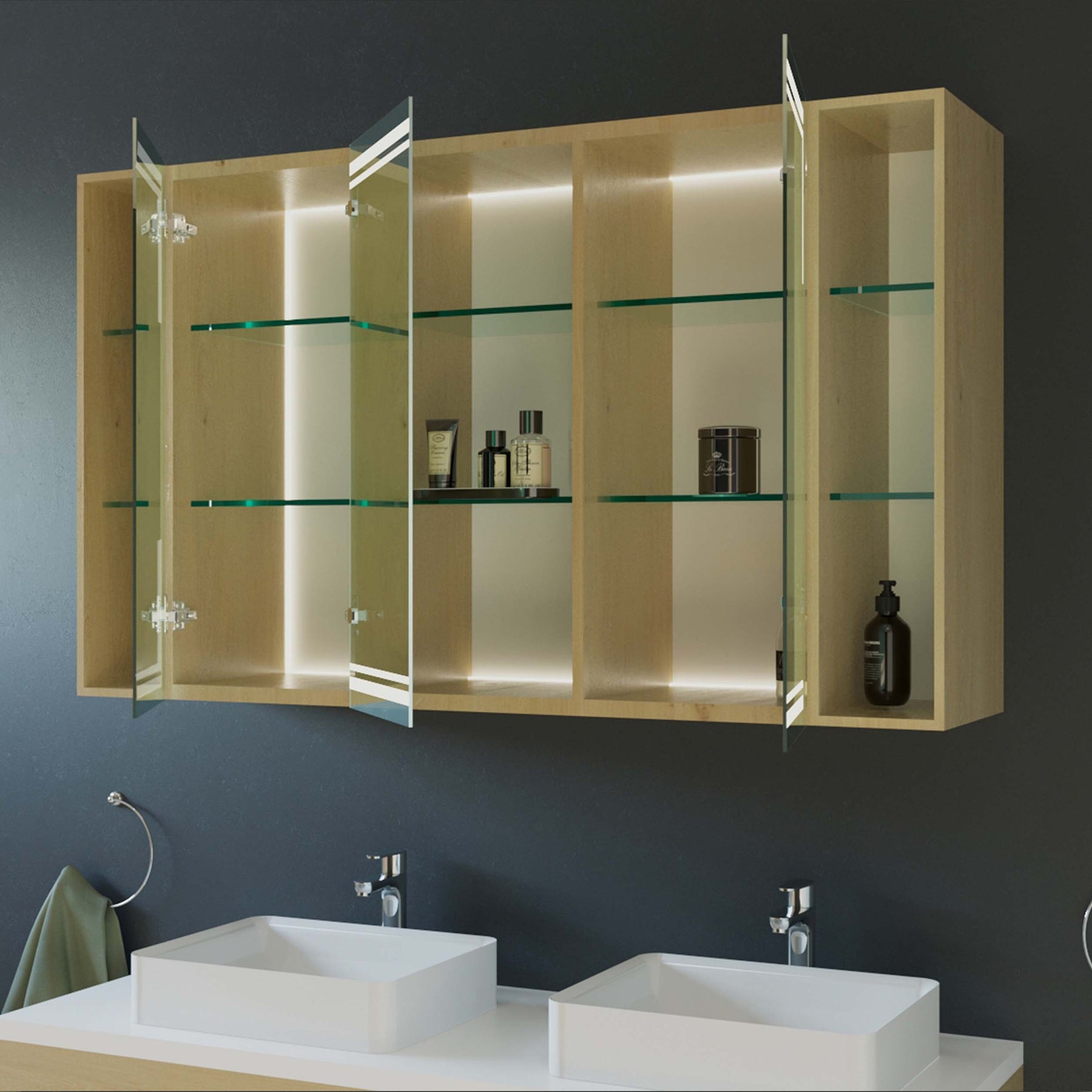 Badezimmer-Spiegelschrank Clara mit offenen Spiegeltüren, Glasregalen und Inneneinblick
