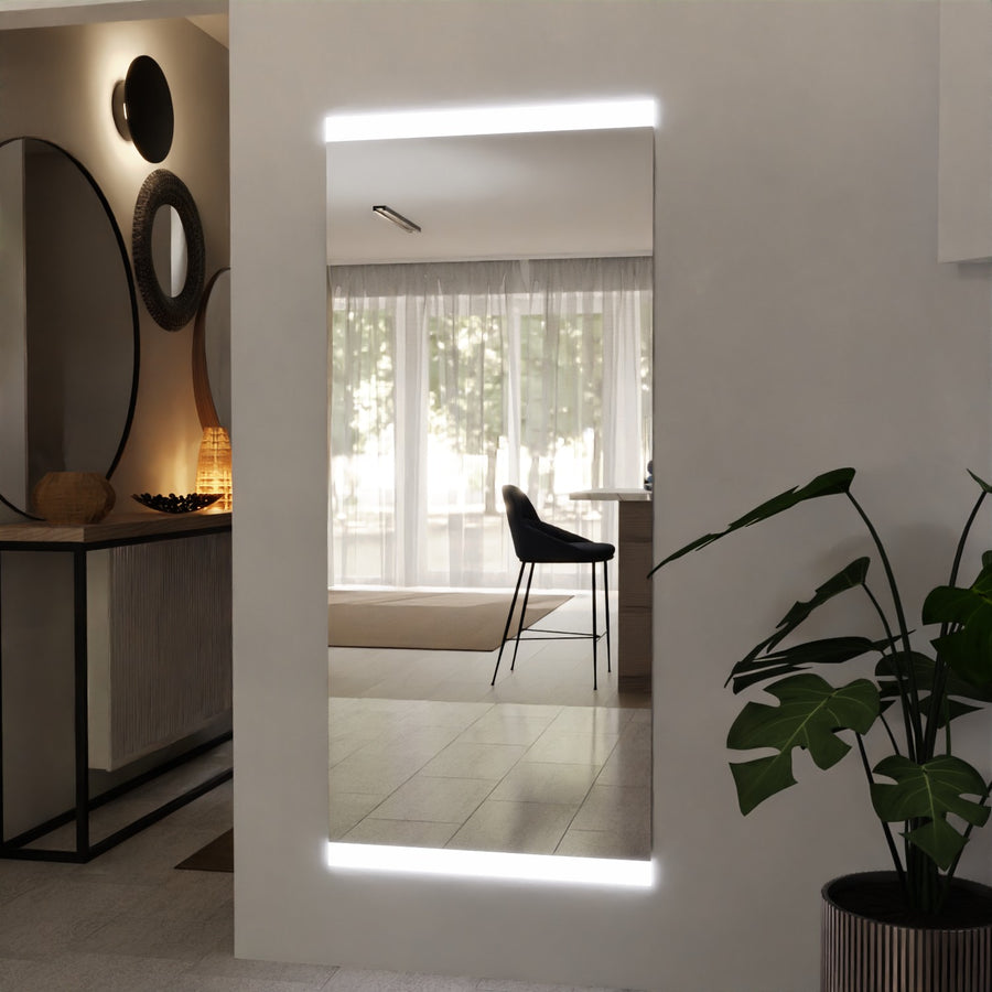 LED-Flurspiegel mit umlaufender Lichtkante, Ansicht vom Flur