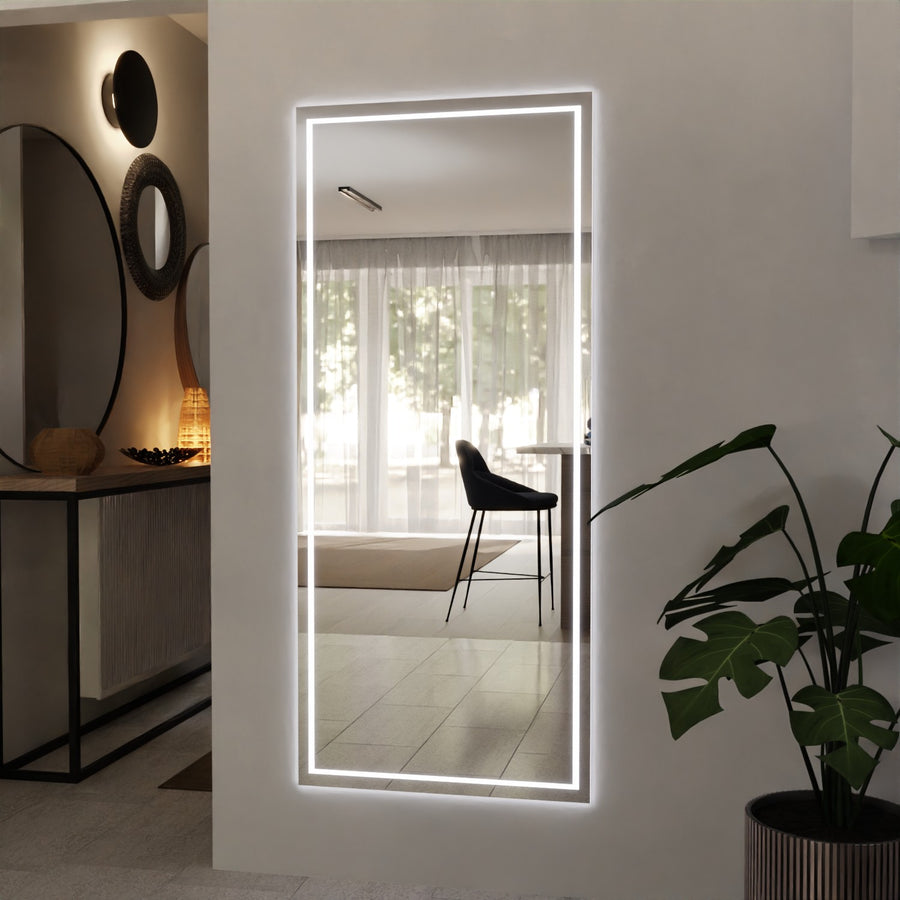 Rechteckiger Wandspiegel mit umlaufendem LED-Rand