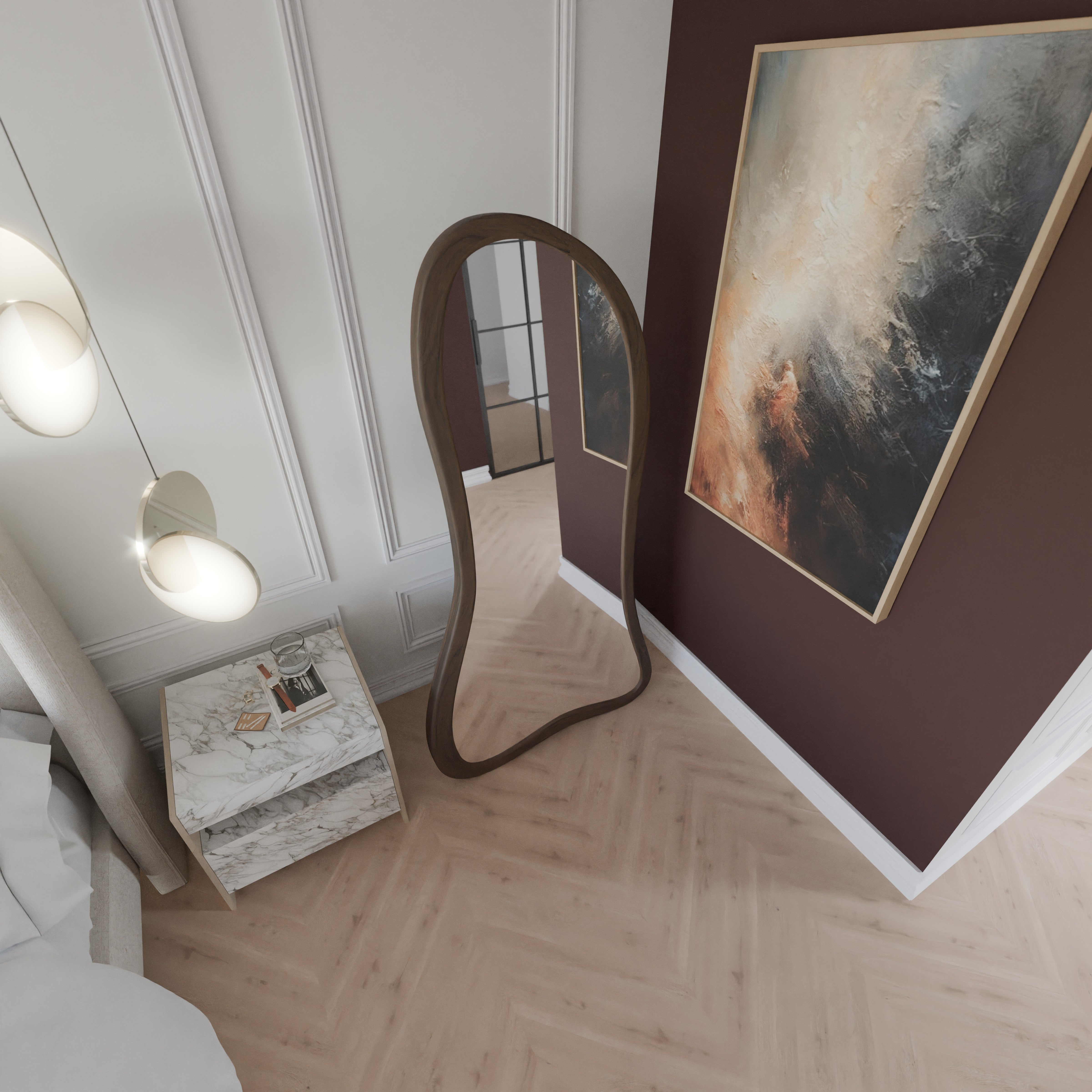 Asymmetrischer Design-Bodenspiegel mit Holzrahmen aus erhöhter Perspektive, zeigt Form und Raumwirkung im Schlafzimmer