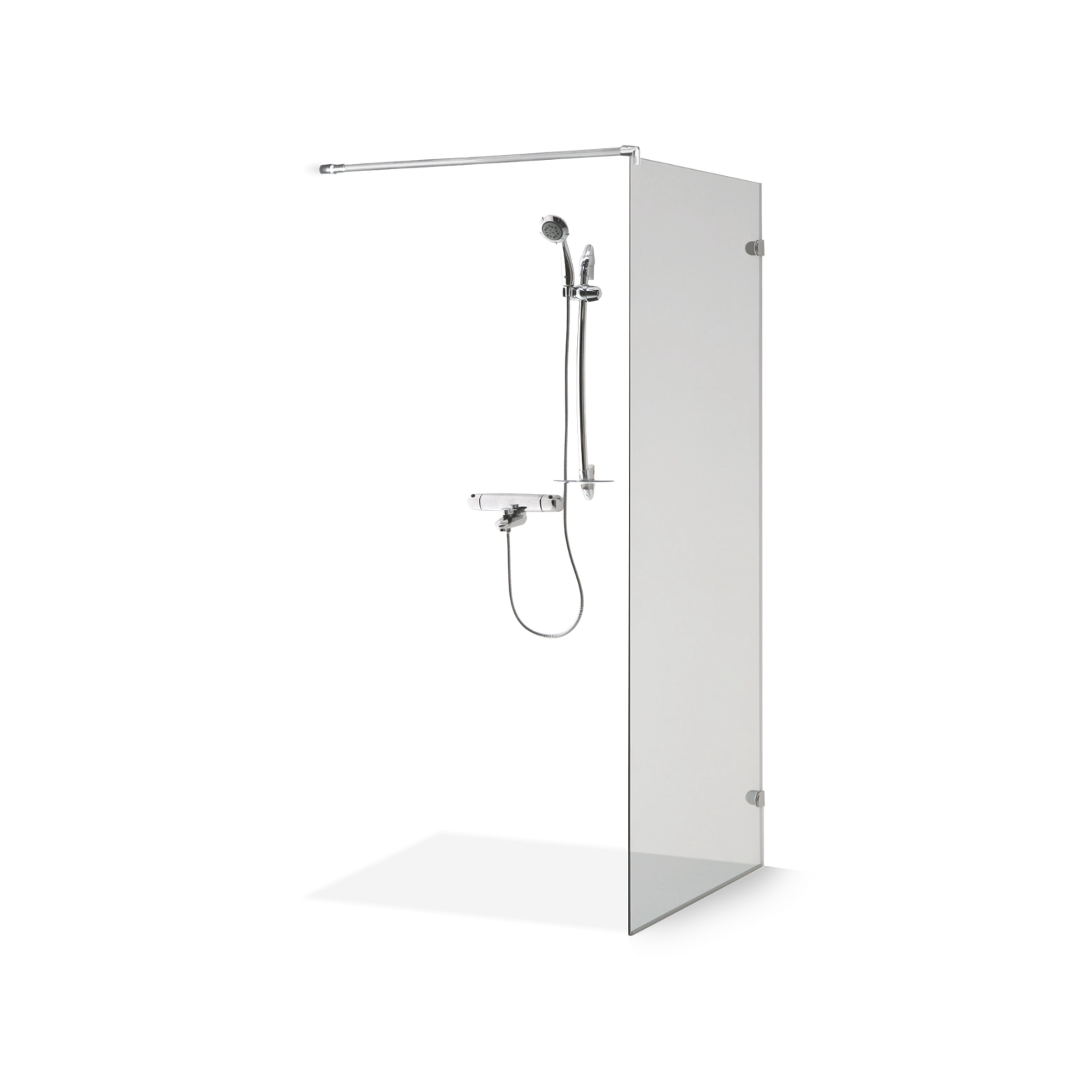 Transparente Glas-Duschwand mit verchromtem Duschsystem.