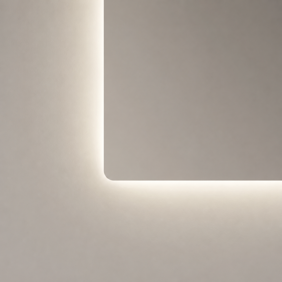 Neutralweißer LED-Badspiegel mit abgerundeter Ecke und indirekter Beleuchtung an heller Badezimmerwand.