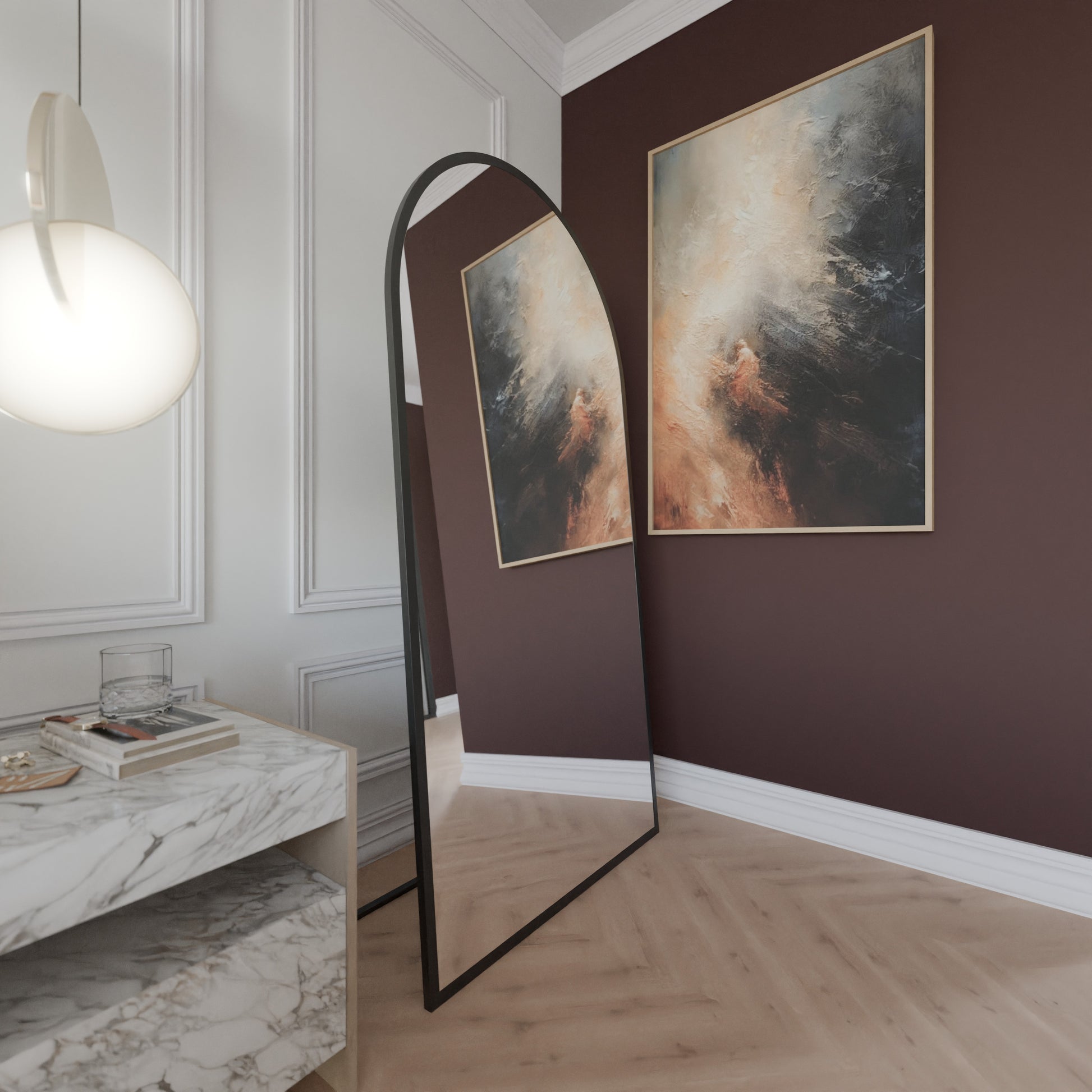 Rundbogen-Standspiegel Noir Mattschwarz, Seitenansicht mit schlankem Metallrahmen