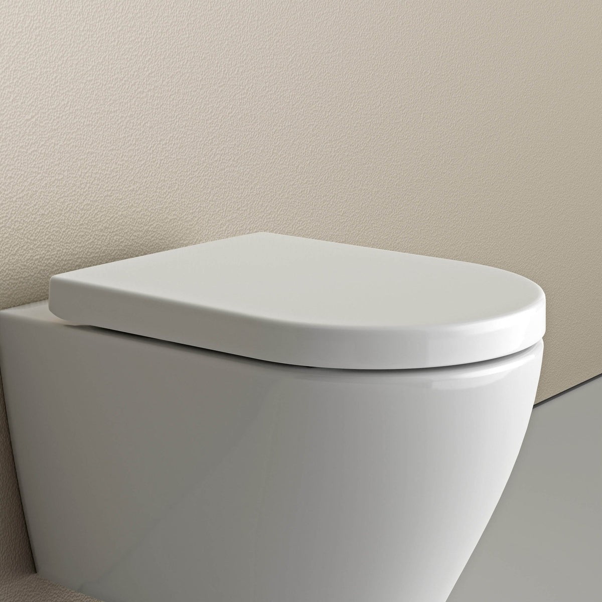 Weißer WC-Sitz aus Duroplast mit geschlossenem Deckel und abgerundeter Form