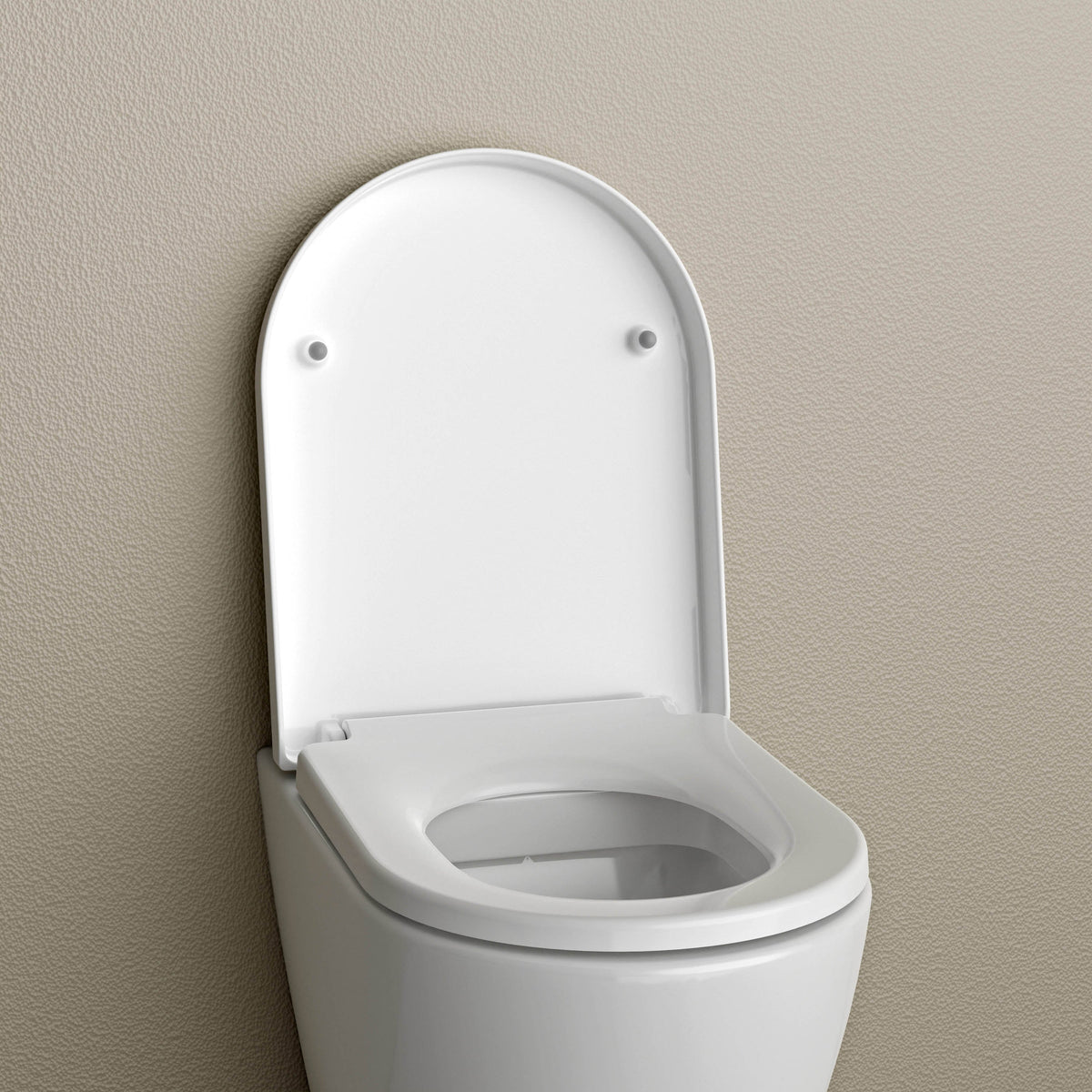 Weißer Duroplast-WC-Sitz mit hochgeklapptem Deckel