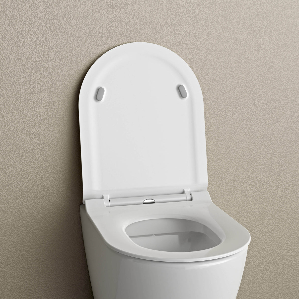 Weißer Duroplast-WC-Sitz mit Deckel und Absenkautomatik auf einer Toilette
