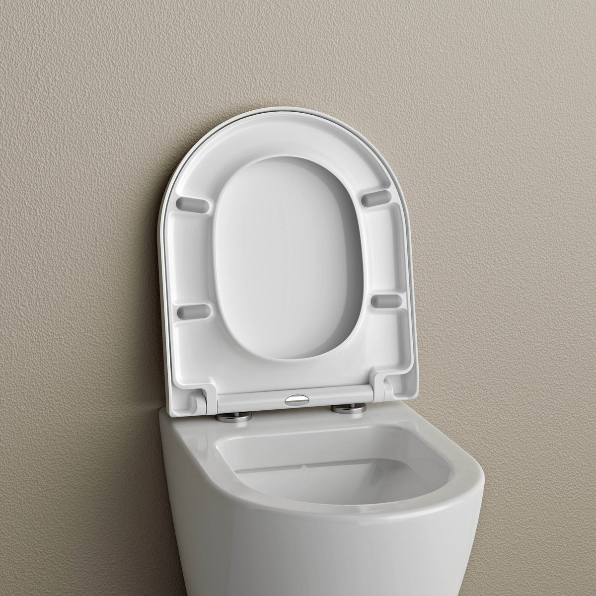Weißer WC-Sitz mit hochgeklapptem Deckel und sichtbarer Unterseite