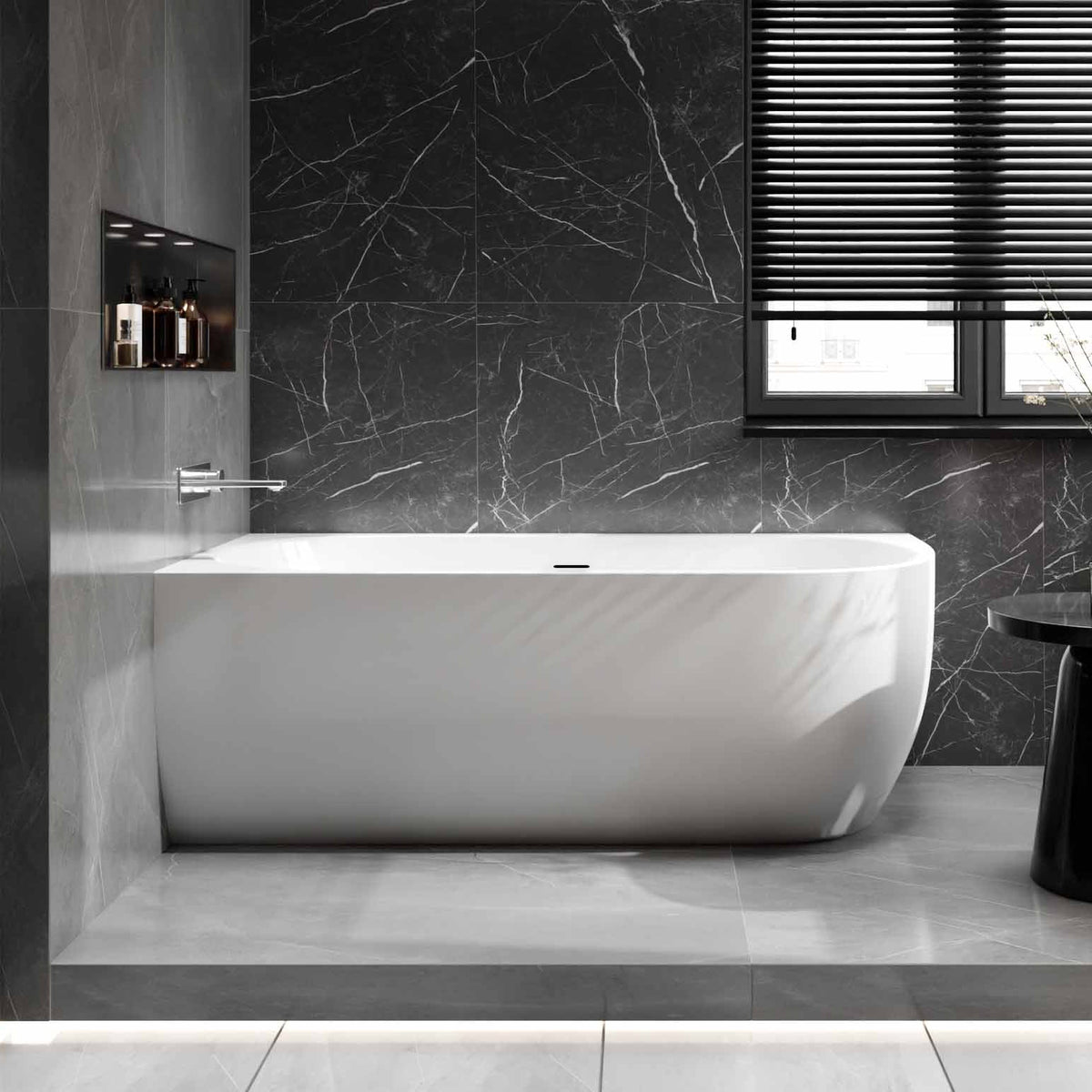 Weiße ovale Acryl-Eckbadewanne mit linksseitigem Wandanschluss und gebogener Front