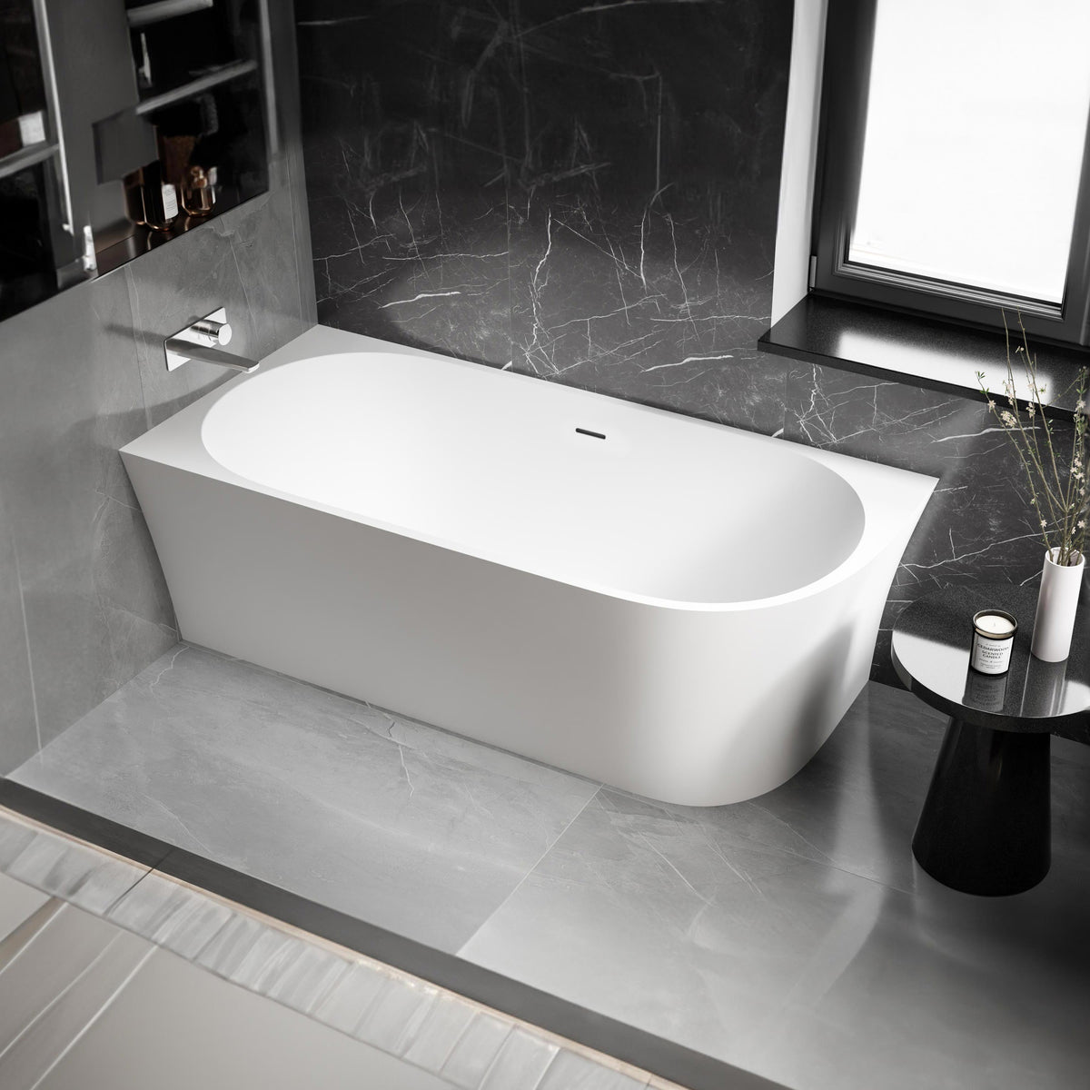 Schmale weiße Acryl-Eckbadewanne, links angeschlossen, mit abgerundeter Vorderseite