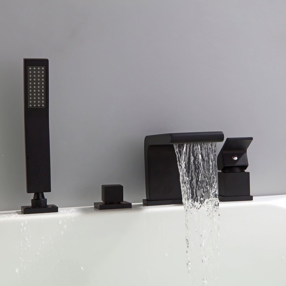 Schwarze Vierloch-Wannenrandarmatur mit Wasserfallauslauf – Ansicht 3